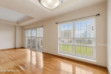 10-web-or-mls-9_400 E Bay St #401