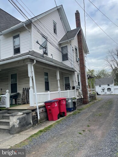 631 W Broad St, Quakertown, PA 18951 - photo 2