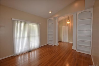 114 Knollway Ct, Asheville, NC 28806 - photo 2