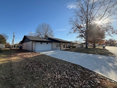 1806 SE Crouch St, Bentonville, AR 72712 - photo 2