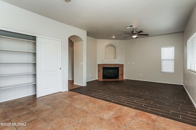 005-photo-living-room-13993971