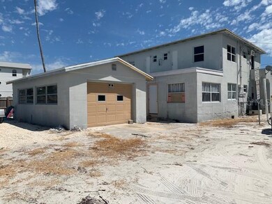 8383 Bayshore Dr, Treasure Island, FL 33706 - photo 4