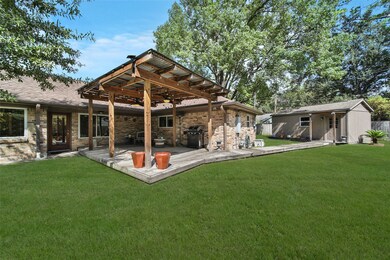 4902 Candleglow Dr, Houston, TX 77018 - photo 4