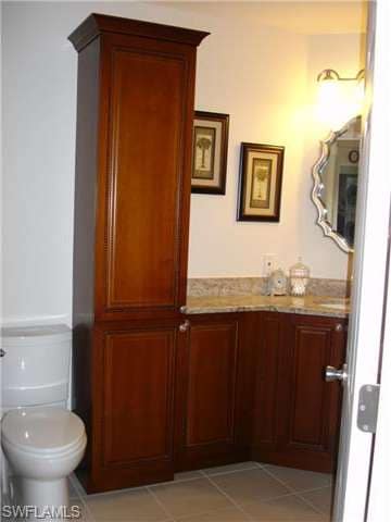 Granite counter - Walk in shower
