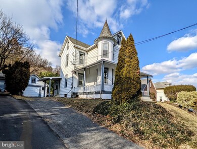 10 W 33rd St, Reading, PA 19606 - photo 2