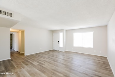 003-photo-living-room-11640686