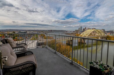 400RiverboatRow_Unit1302_06