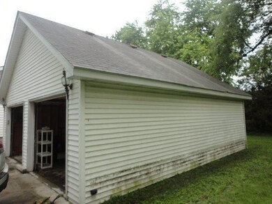 196 W Central Ave, Wheatfield, IN 46392 - photo 3