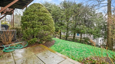 172 Field Point Rd Apt 2-print-014-015-0