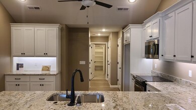 816-1 Kings Mead Kitchen 2