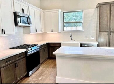 803 Thornton Rd unit J, Houston, TX 77018 - photo 5