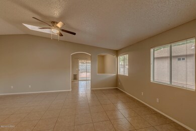 6109 N April Dr__002