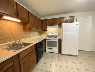 383 Huse Rd unit 20, Manchester, NH 03103 - photo 2