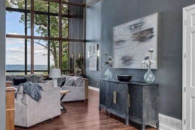 05a_1555 Crescent Hills