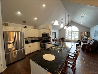 219 Karen Dr, Alamo, TX 78516 - photo 3