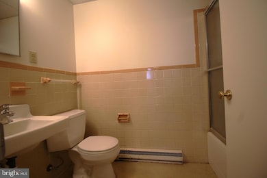 215 W 4th St unit 11, Quarryville, PA 17566 - photo 7