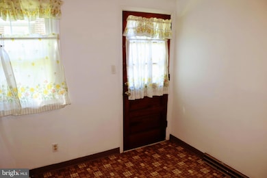 3137 Mckently St, Reading, PA 19605 - photo 2