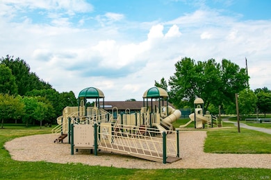 6780 Gwenmawr Rd unit 38, Bethlehem, PA 18017 - photo 2