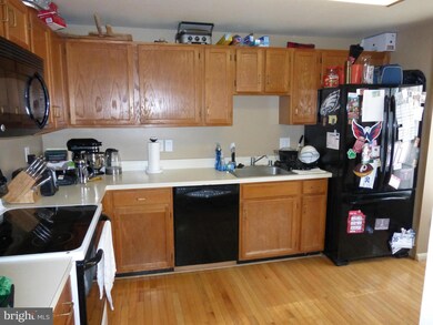 13807 Laura Ratcliff Ct, Centreville, VA 20121 - photo 5