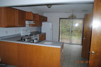 102 Pisgah Ct, Jacksonville, NC 28546 - photo 3