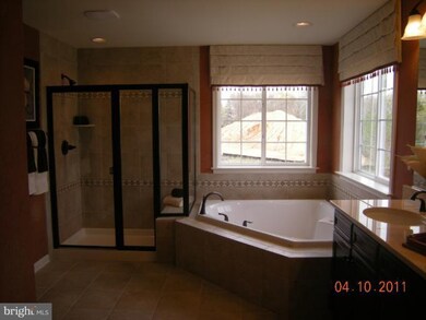 5908 Hunter Crest Rd, Woodbridge, VA 22192 - photo 7