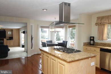 5350 Anvil Ct, Fairfax, VA 22030 - photo 5