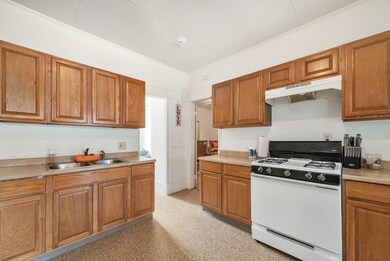 19 Lucretia Ave, Chicopee, MA 01013 - photo 4