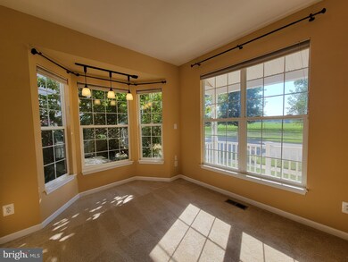 25452 Crossfield Dr, Chantilly, VA 20152 - photo 5