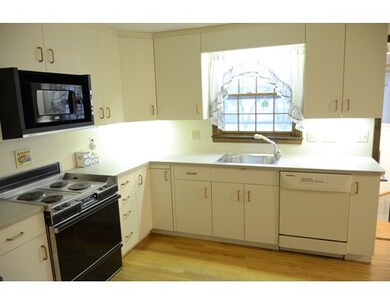 10 Briar Hill Ln, Waltham, MA 02452 - photo 6