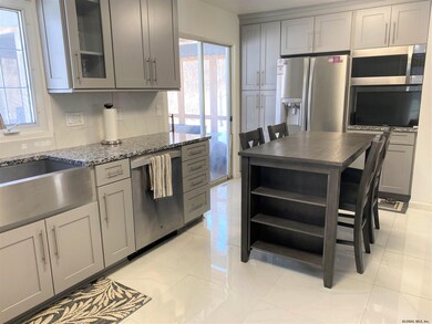 4124 Buckingham Dr, Schenectady, NY 12304 - photo 7