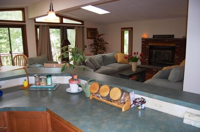 308 Surrey Dr, Hawley, PA 18428 - photo 2