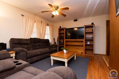 3028 SW Arnold Ave, Topeka, KS 66614 - photo 2