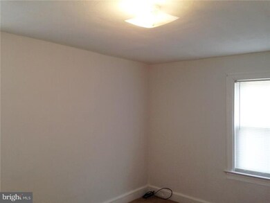 319 W Broad St, Palmyra, NJ 08065 - photo 4