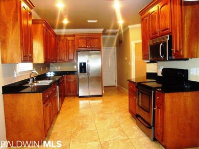 GRANITE COUNTERTOPS THAT PROVIDE GREAT WORK AREA.
