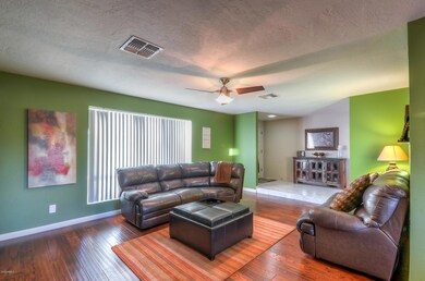 Living Room (4)