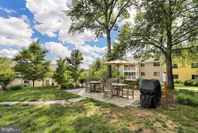 4083 S Four Mile Run Dr unit 201, Arlington, VA 22204 - photo 5