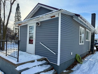 1028 Euclid Ave, Alma, MI 48801 - photo 3