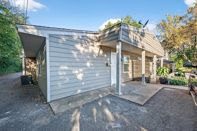 816 S Crockett St unit 2, Sherman, TX 75090 - photo 3