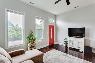 1514 Locust St-4