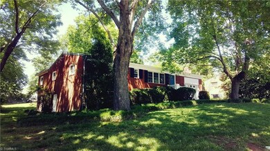 202 Greenvale Rd, Asheboro, NC 27203 - photo 2