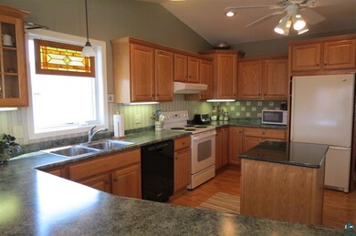 Great size kitchen, center island, wall pantry