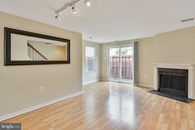 4301 Pembrook Village Dr unit 8, Alexandria, VA 22309 - photo 3
