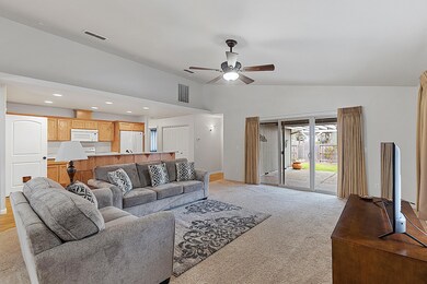 348 SW Wagner Meadows Dr, Grants Pass, OR 97526 - photo 5