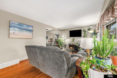 7210 Wood River Dr, Omaha, NE 68157 - photo 4