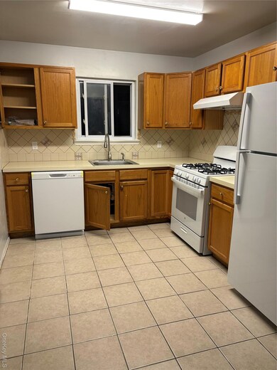 10-55 Beach 22nd St unit 2 fl, Far Rockaway, NY 11691 - photo 5