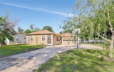 141 N Tracy St, Wichita, KS 67212 - photo 3