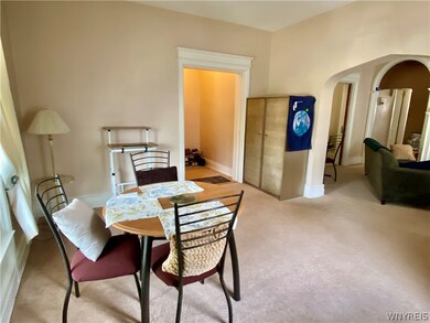 1st Floor Apartment:  Welcome into the 1st floor a