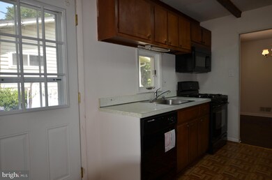 13519 Turkey Branch Pkwy, Rockville, MD 20853 - photo 4