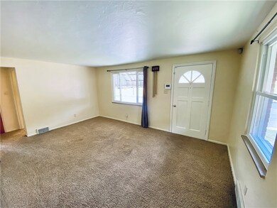 Entry/Living room.