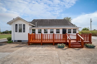 1462 Franks Ferry Rd, Sparta, TN 38583 - photo 4